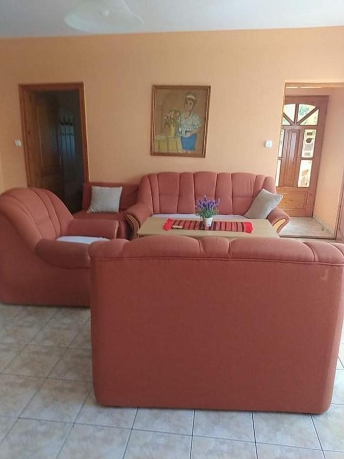 Barbara Apartmanhaz Kehidakustány Εξωτερικό φωτογραφία