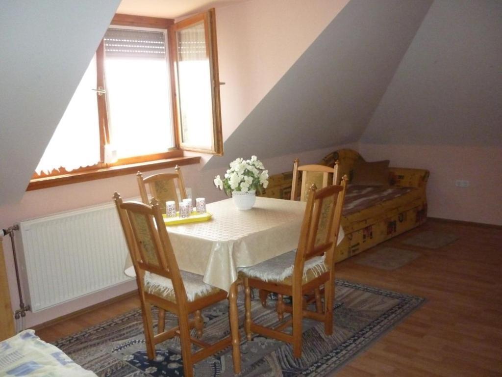 Barbara Apartmanhaz Kehidakustány Εξωτερικό φωτογραφία