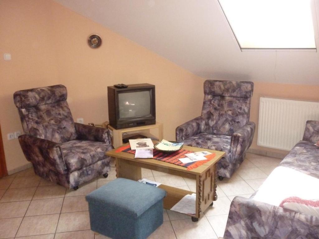 Barbara Apartmanhaz Kehidakustány Εξωτερικό φωτογραφία